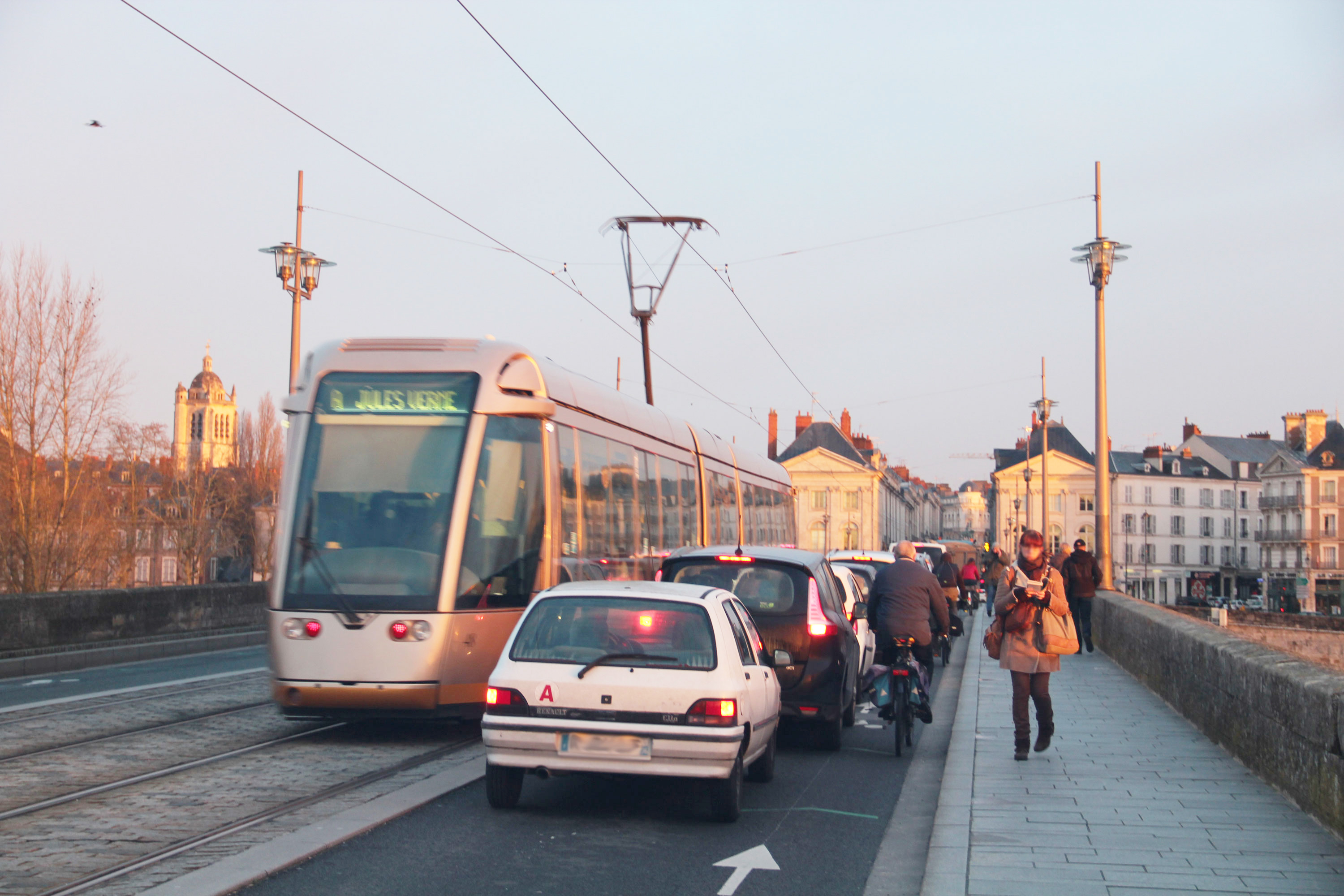 Etudes préliminaires approfondies du passage en voie unique de la ligne A du tramway d’Orléans sur le pont George V